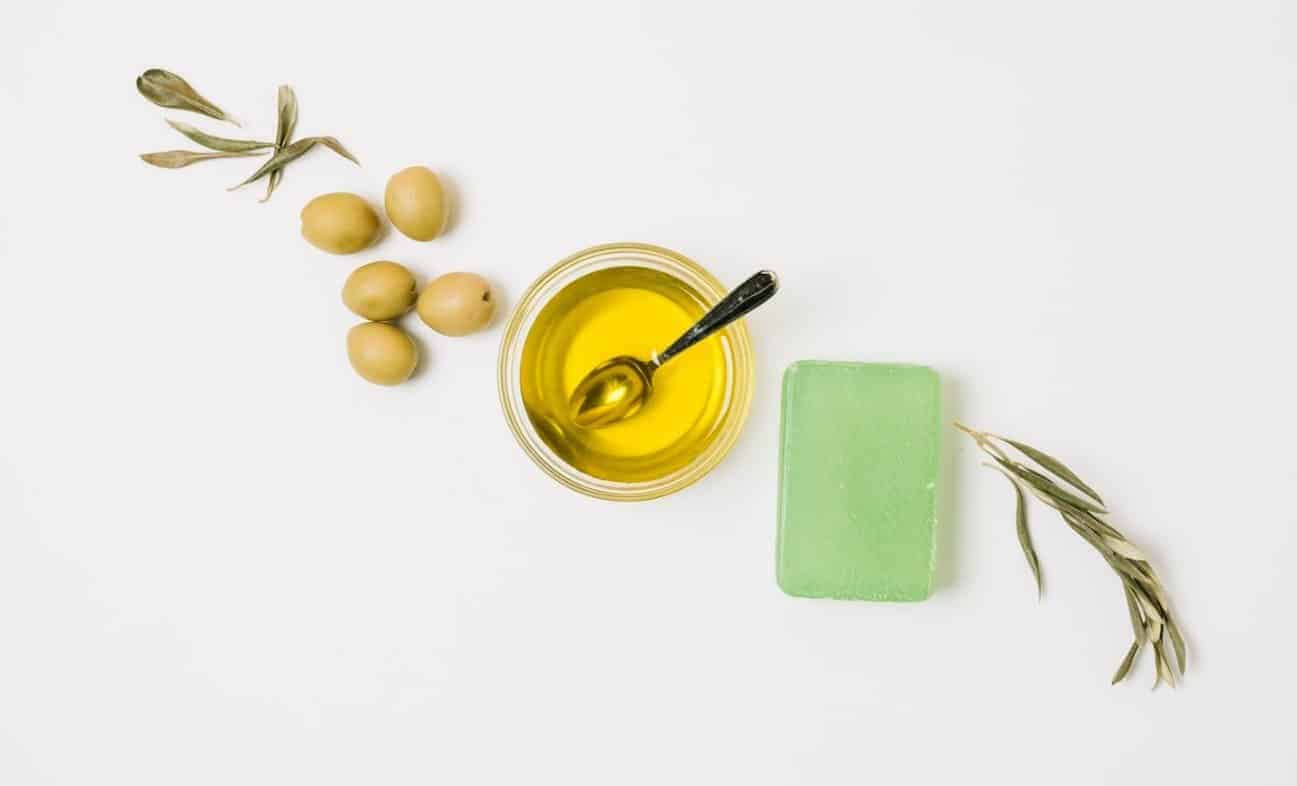 piling sa maslinovim uljem- nega koze ruku